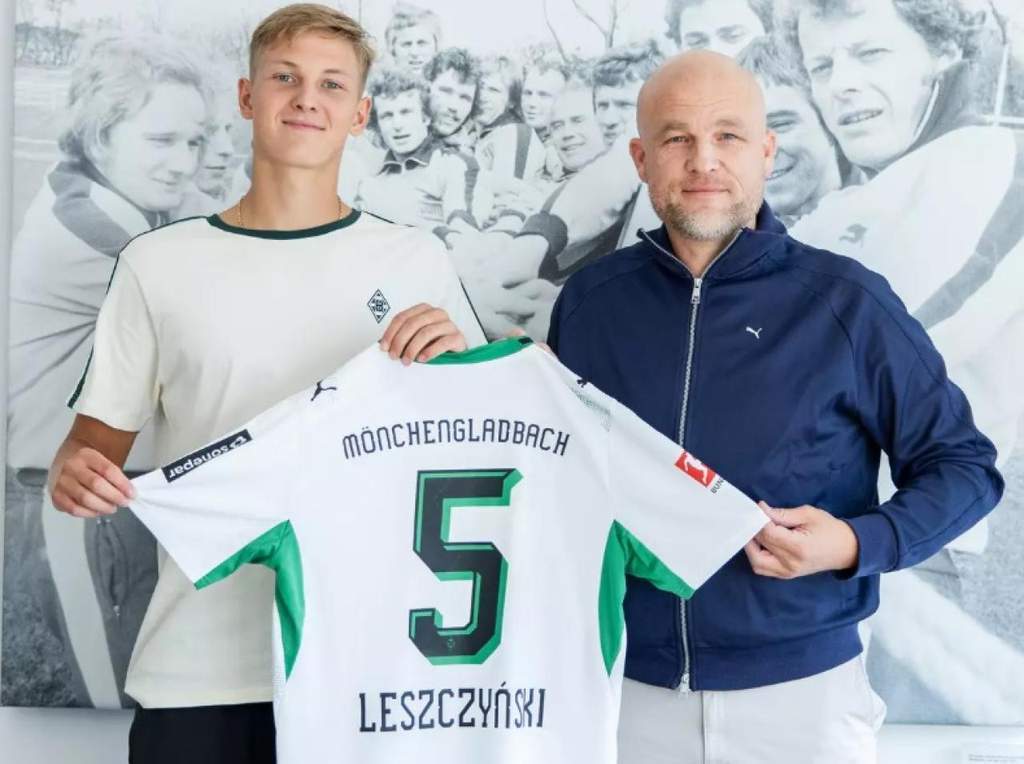 Bek baru Borussia Mönchengladbach Jan Leszczyński resmi diperkenalkan setelah ditransfer dari Legia Warszawa
