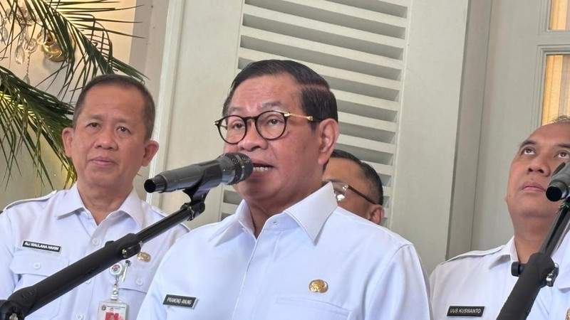 Gubernur DKI Jakarta Pramono Anung saat berbicara mengenai rencana penertiban pagar tinggi di mal Jakarta