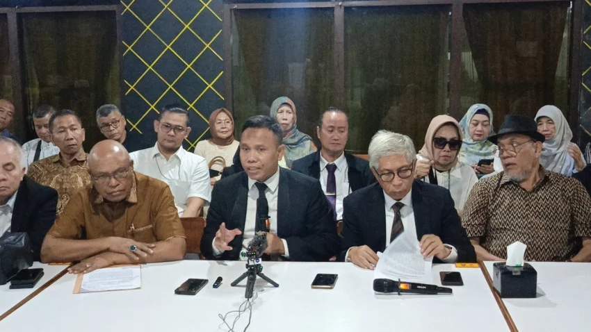 Sidang putusan eksepsi Dokter Tifa terkait kasus ijazah Jokowi di Pengadilan Negeri Jakarta Timur