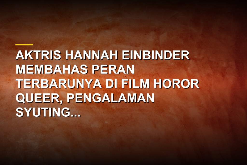 Hannah Einbinder aktris Hacks dan film Teenage Sex and Death at Camp Miasma berpose anggun