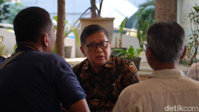 Ilustrasi diskusi publik mengenai evaluasi program makan bergizi gratis
