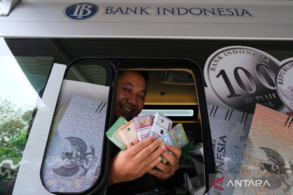 Foto hoaks uang kertas pecahan Rp5 juta bergambar Soekarno yang beredar di Facebook