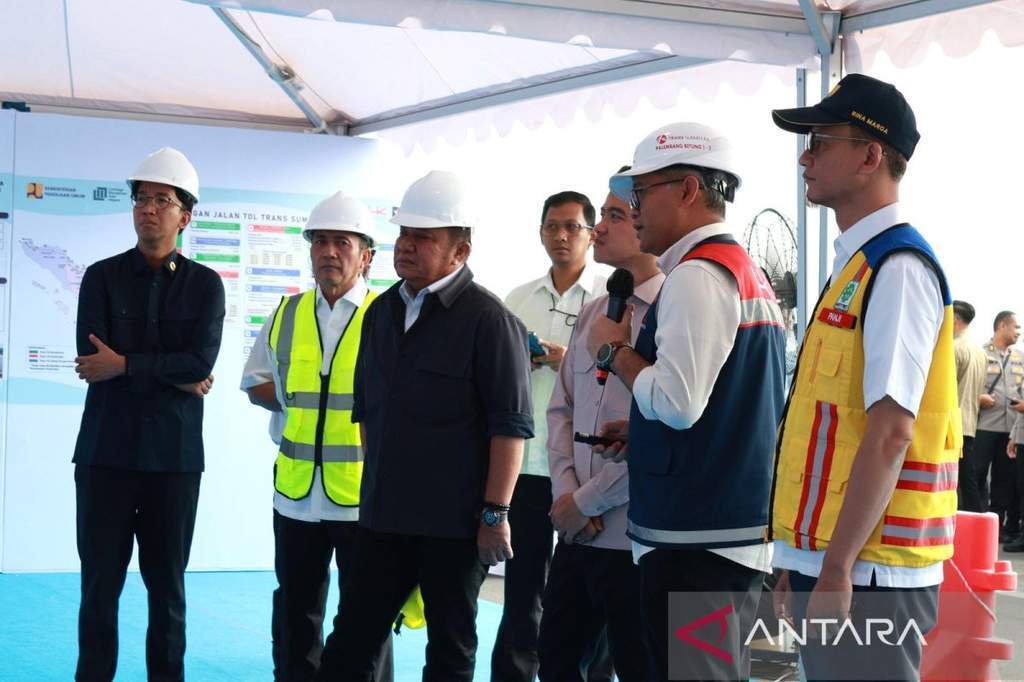 Wapres Gibran Rakabuming tinjau Jembatan Musi V Palembang yang ditarget rampung akhir 2026