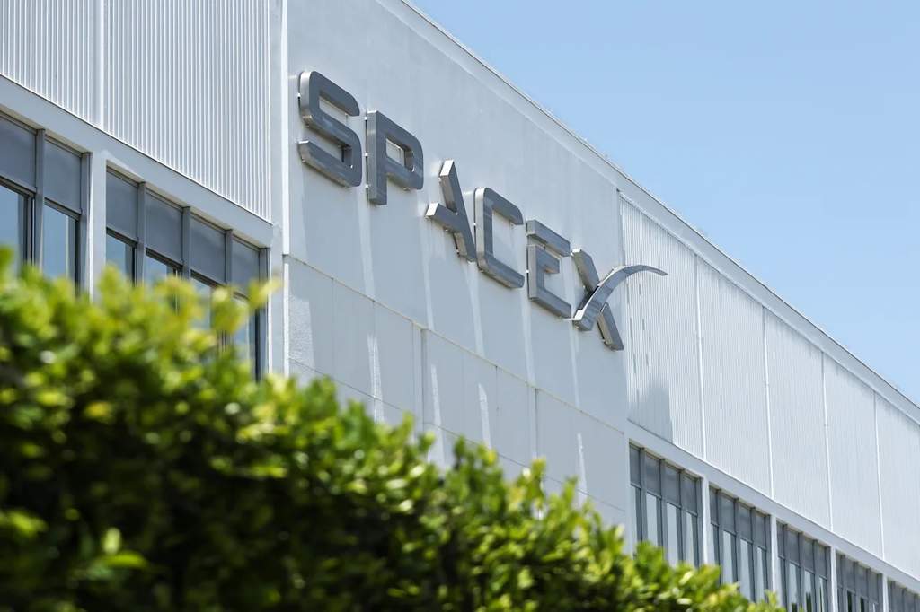 Ilustrasi roket SpaceX dan gedung Capitol Hill tempat anggota Kongres AS berkantor