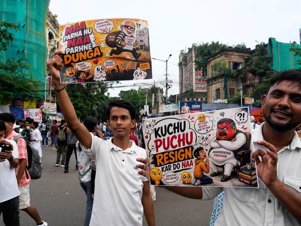 Pemuda India melakukan aksi protes melawan Narendra Modi menggunakan meme dan humor di media sosial