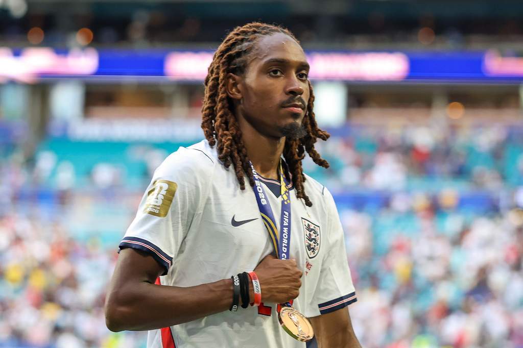Pemain Tottenham Hotspur Djed Spence dalam incaran bursa transfer Inter Milan