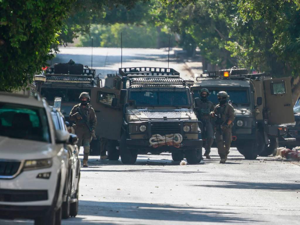Tentara Israel melakukan penggerebekan dan penangkapan warga Palestina di Tepi Barat