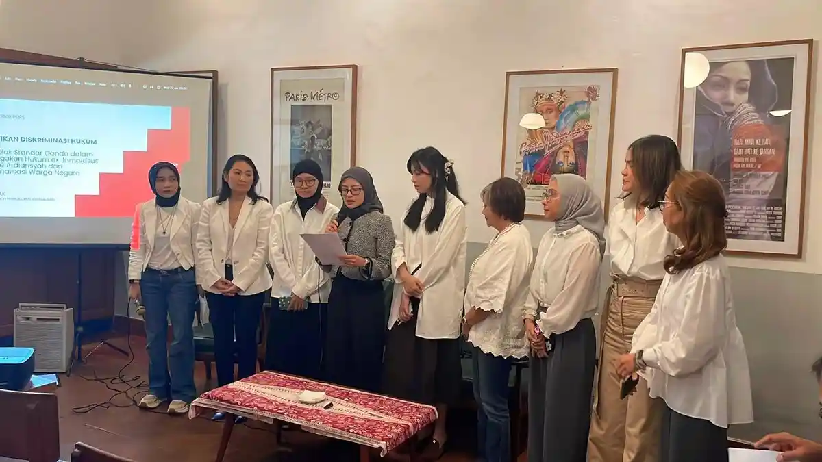 Konferensi pers Kelompok Perempuan Anti Kriminalisasi KELOPAK terkait kasus Febrie Adriansyah