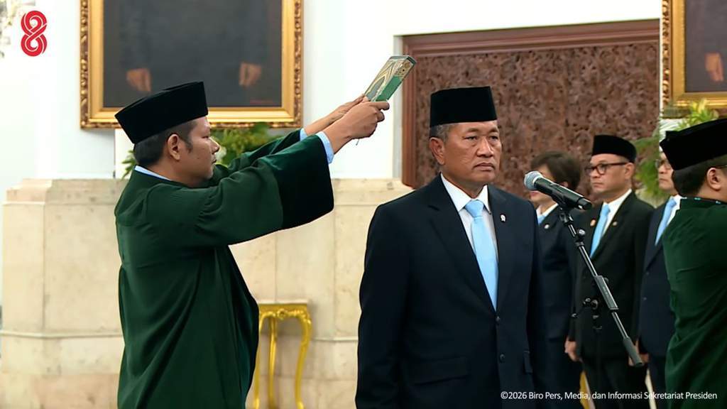 Donny Ermawan Taufanto saat memberikan keterangan pers usai dilantik sebagai Gubernur URI