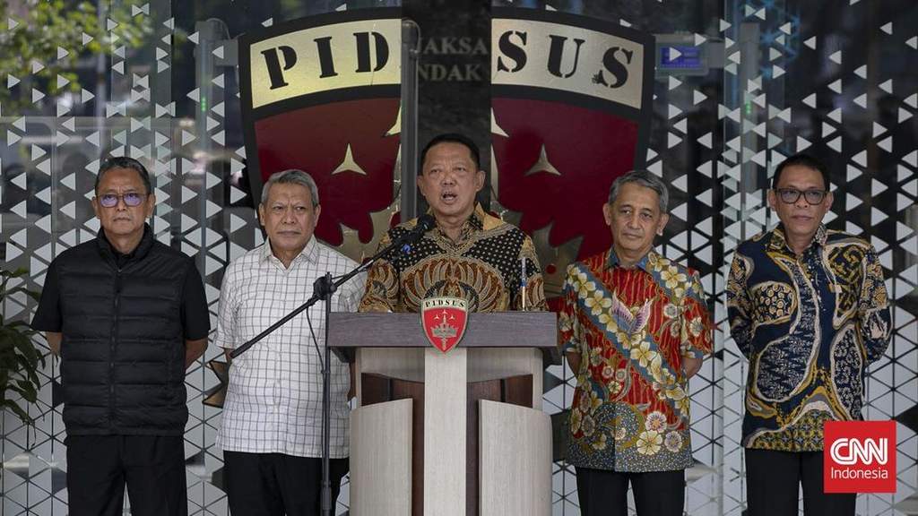 Jampidsus Febrie Adriansyah memberikan keterangan pers terkait penggeledahan kafe de'Clan di Cipete