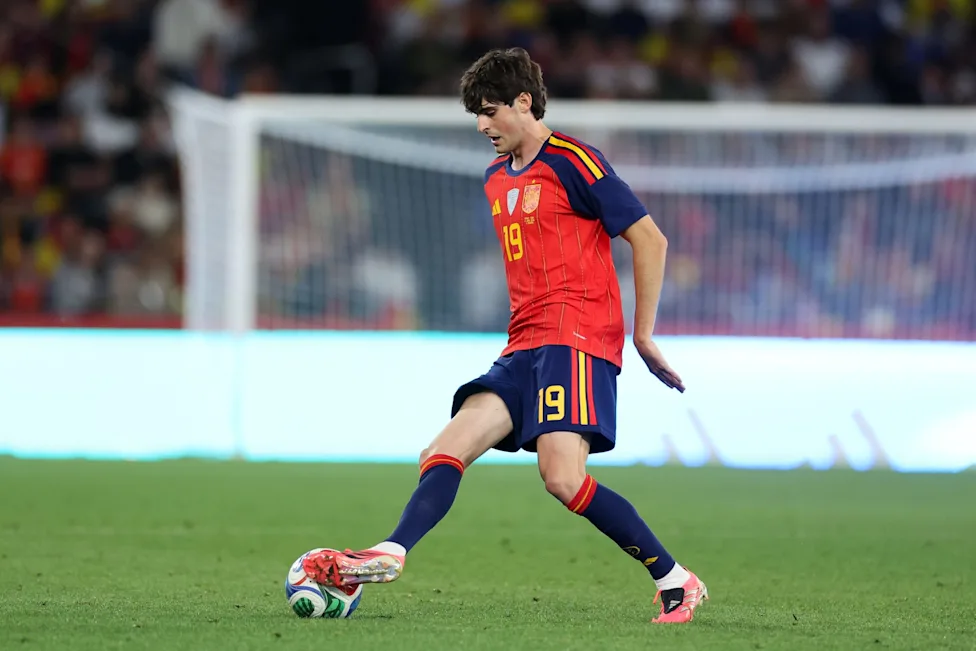 Javi Guerra gelandang Valencia dikaitkan dengan Barcelona di bursa transfer