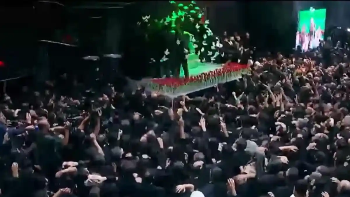 Jenderal Iran Ahmad Vahidi menghadiri persiapan upacara pemakaman Ali Khamenei di Teheran
