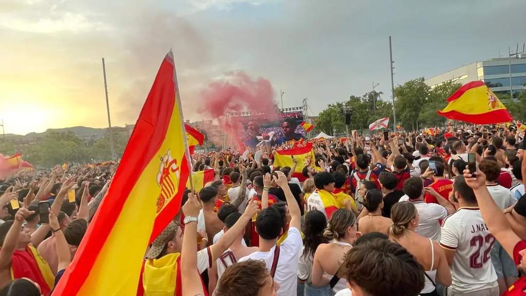 Suporter Spanyol merayakan kemenangan dramatis atas Argentina di final Piala Dunia 2026