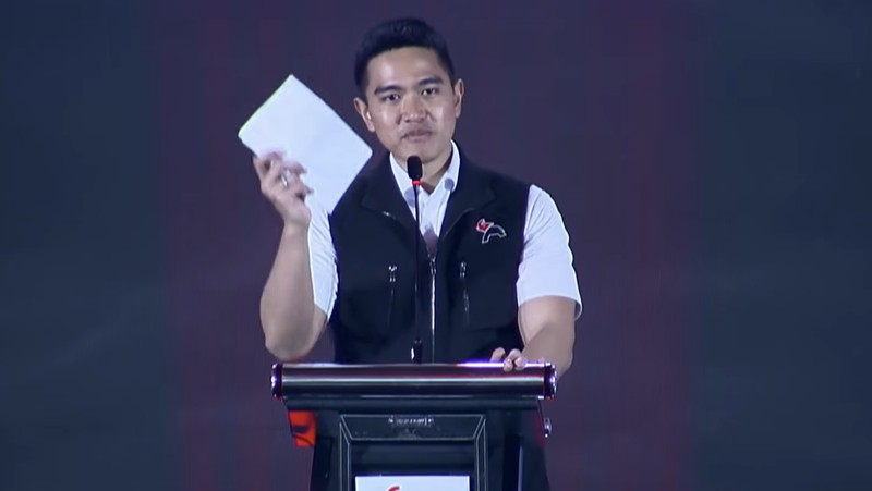 Kaesang Pangarep mengumumkan maju caleg Dapil V Jateng di hadapan kader PSI Solo