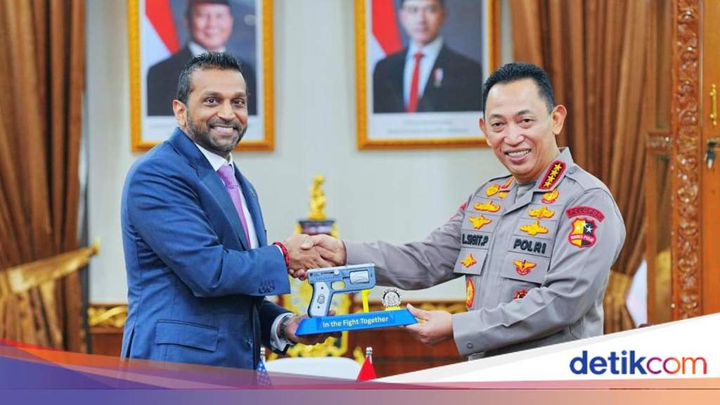 Kapolri Jenderal Listyo Sigit Prabowo saat menerima audiensi Direktur FBI Kash Patel di Mabes Polri