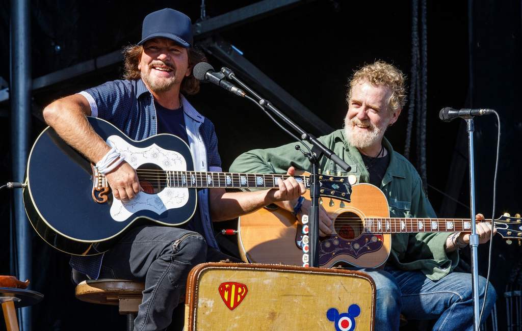 Keluarga umumkan detail jadwal pemakaman publik musisi Glen Hansard di Dublin