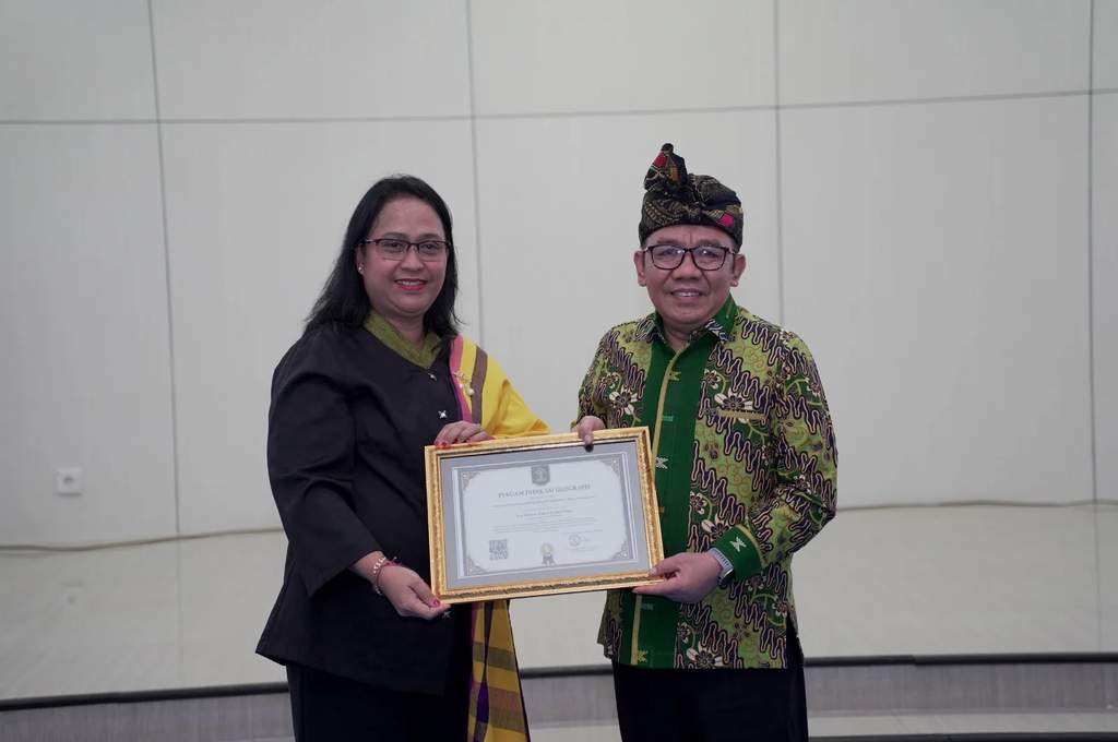Penyerahan Piagam Indikasi Geografis Kopi Robusta Rinjani Lombok Utara oleh Kemenkum NTB