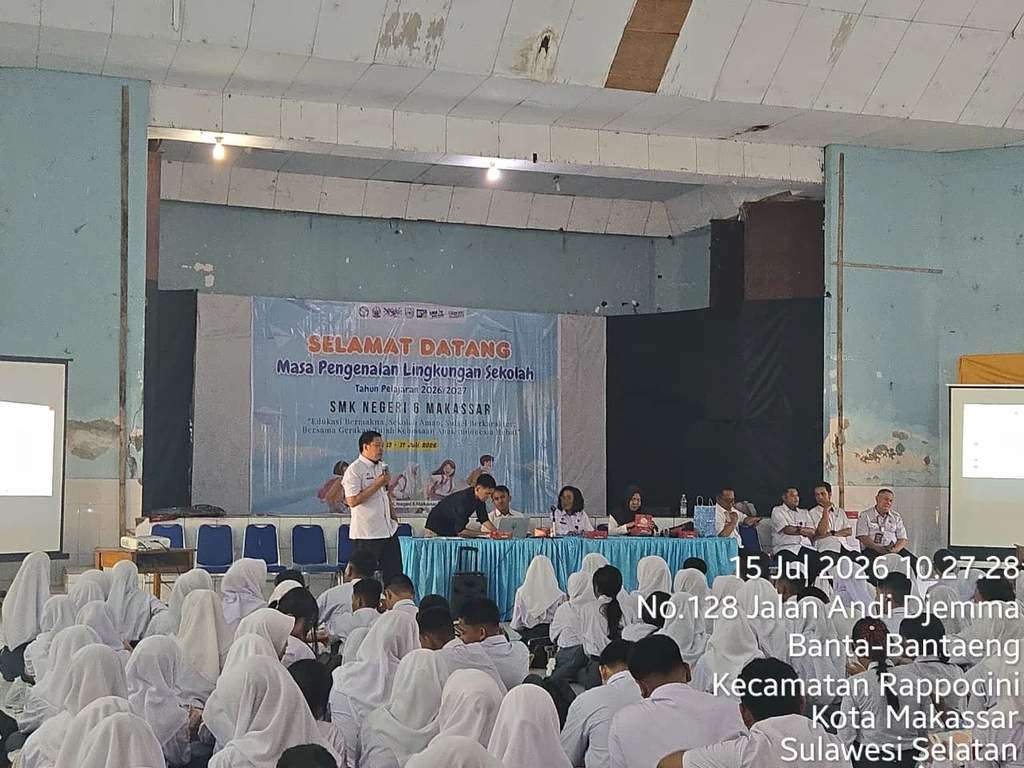 Tim Kanwil Kemenkum Sulsel saat memberikan penyuluhan hukum bermedia sosial kepada siswa SMKN 6 Makassar