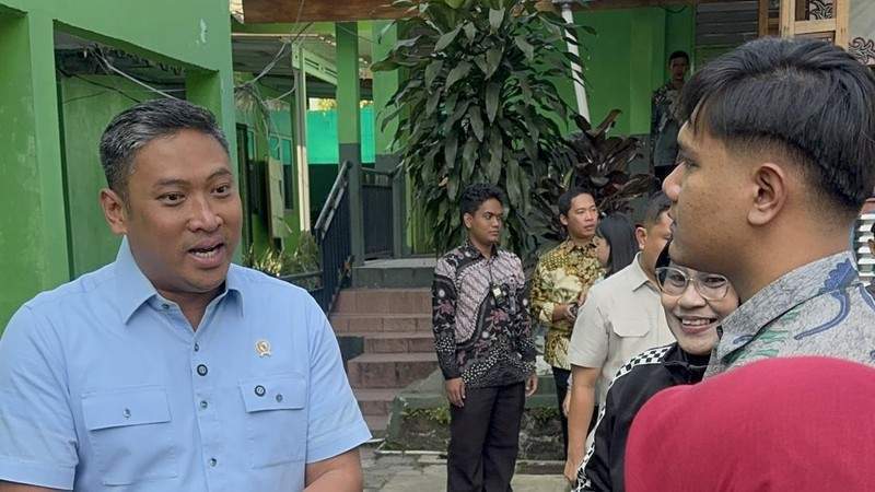 Kepala BGN Sudaryono meninjau program Makan Bergizi Gratis di sekolah