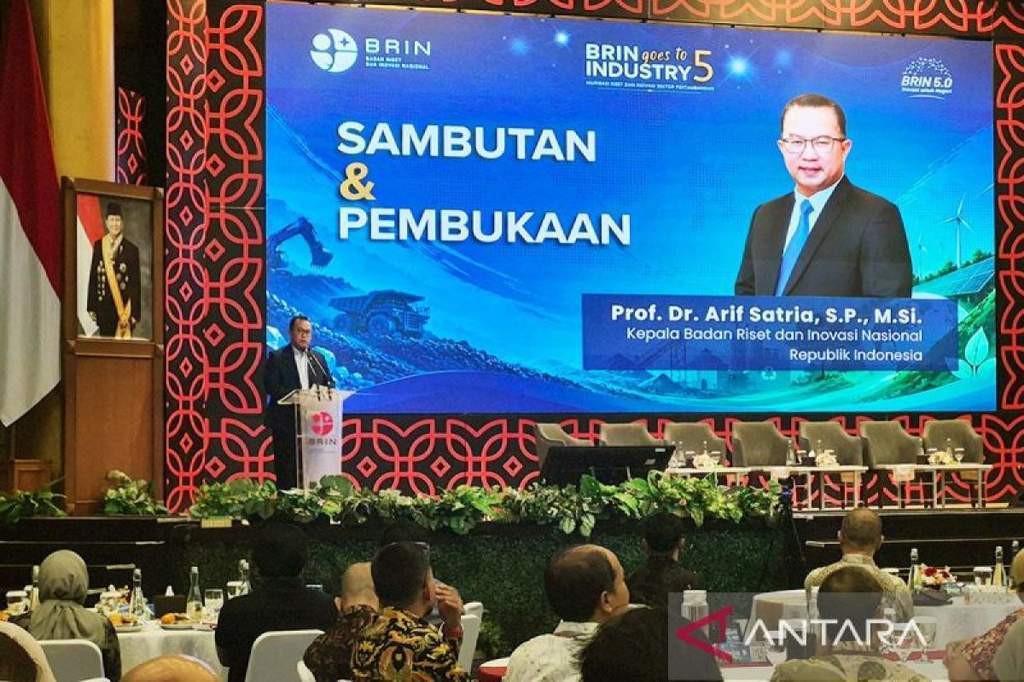 Kepala BRIN Arif Satria dalam agenda BRIN Goes To Industry 5 di Jakarta