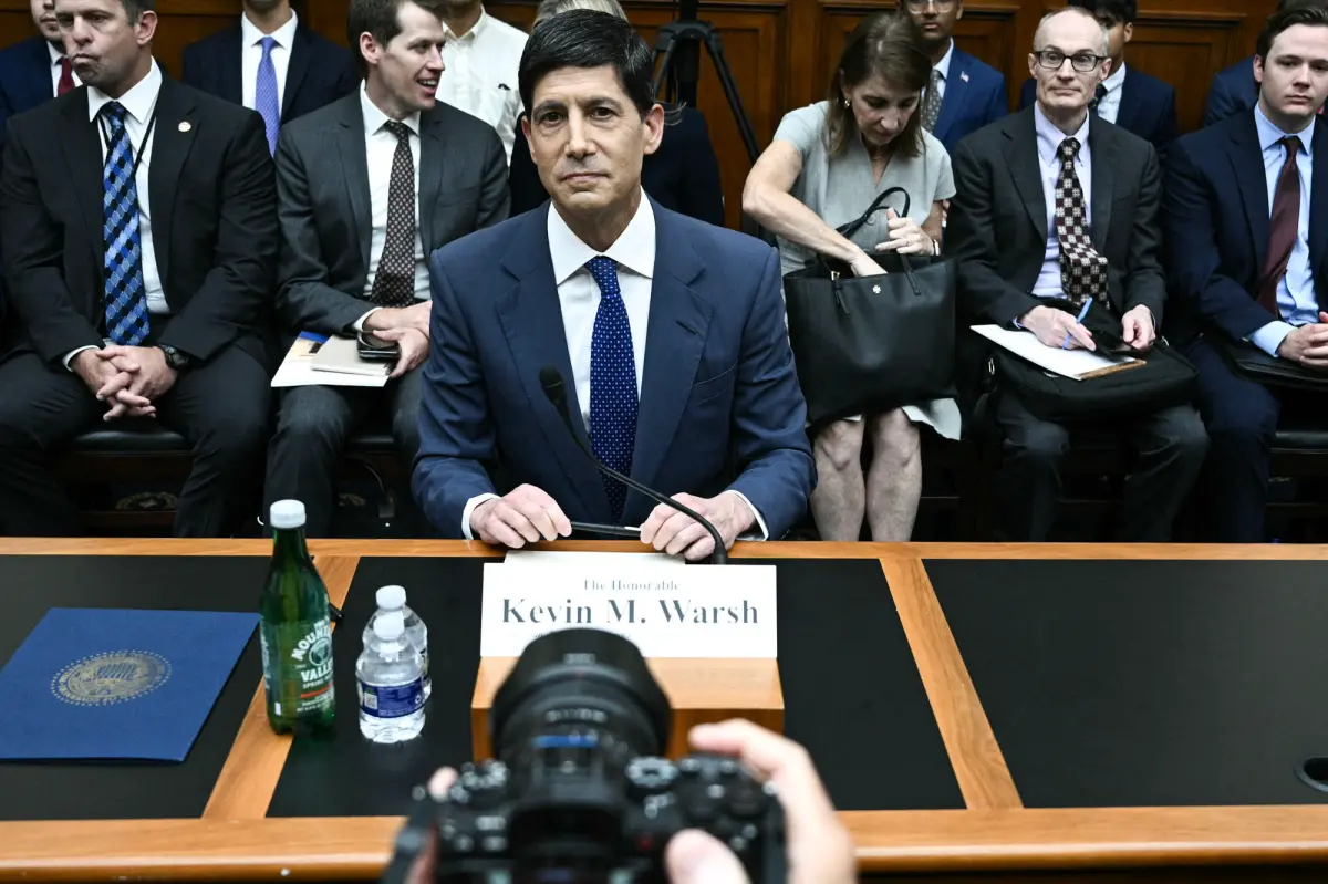 Ketua The Fed Kevin Warsh memberikan kesaksian mengenai inflasi di hadapan Kongres AS