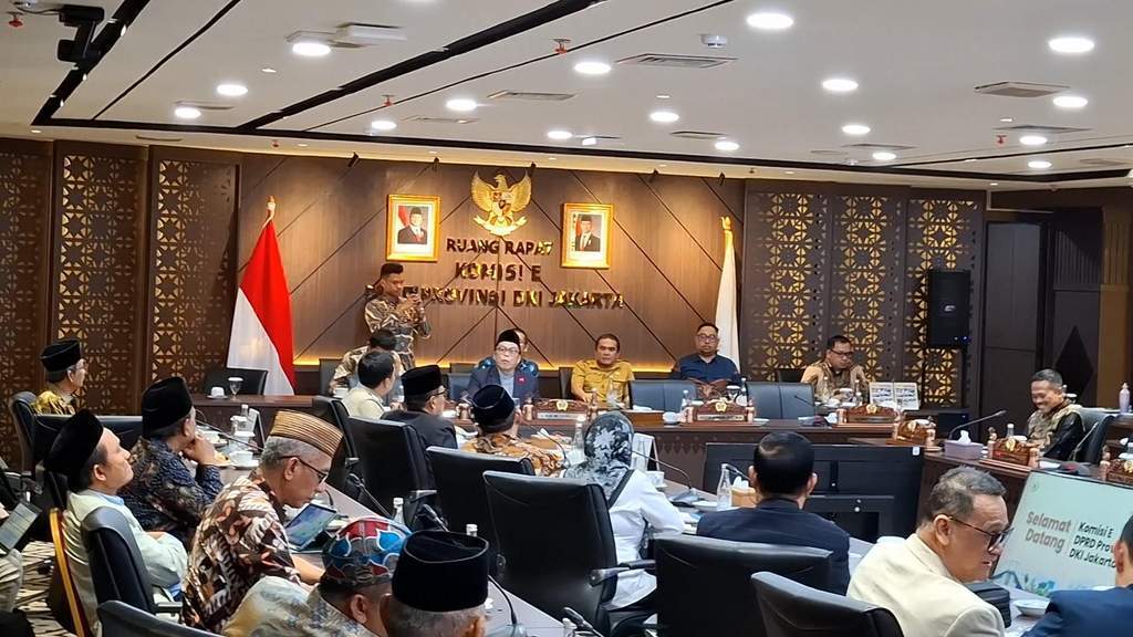 Rapat evaluasi Komisi E DPRD DKI Jakarta bersama lembaga penerima dana hibah Pemprov DKI