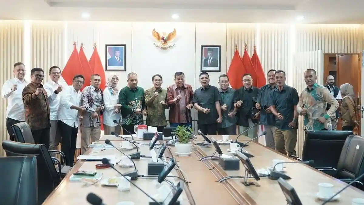 Penyidikan KPK terkait pertemuan Menteri Kehutanan Raja Juli dan Bupati Kuansing Suhardiman Amby