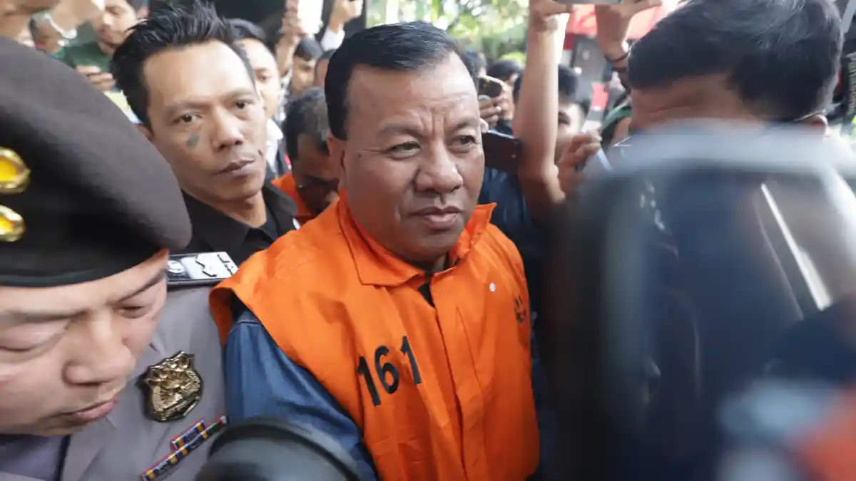 Menteri Kehutanan Raja Juli Antoni memberikan klarifikasi terkait amplop dari Bupati Kuansing