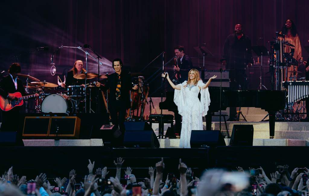 Kylie Minogue dan Nick Cave tampil bersama di panggung Preston Park Brighton