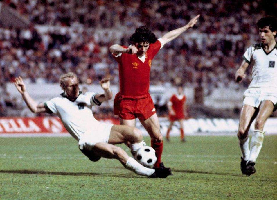 Kevin Keegan merayakan kemenangan bersama Liverpool