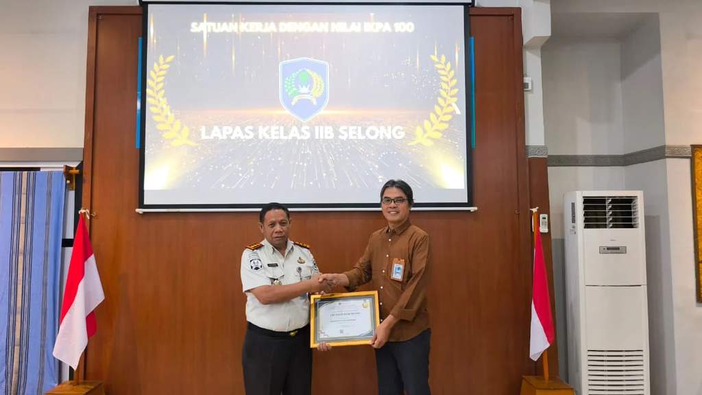 Kepala Lapas Kelas IIB Selong menerima lima penghargaan pada ajang Treasury Award 2026