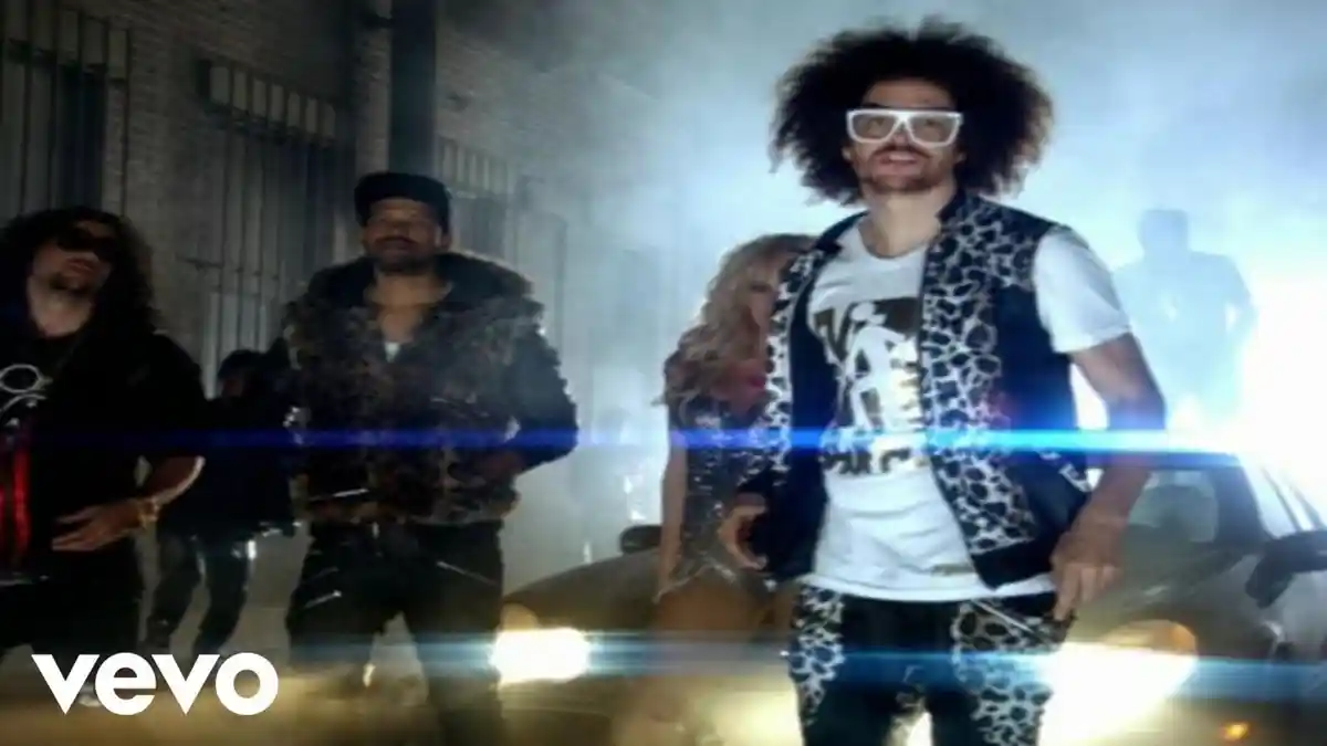 Penyanyi Party Rock Anthem Lauren Bennett Meninggal Dunia