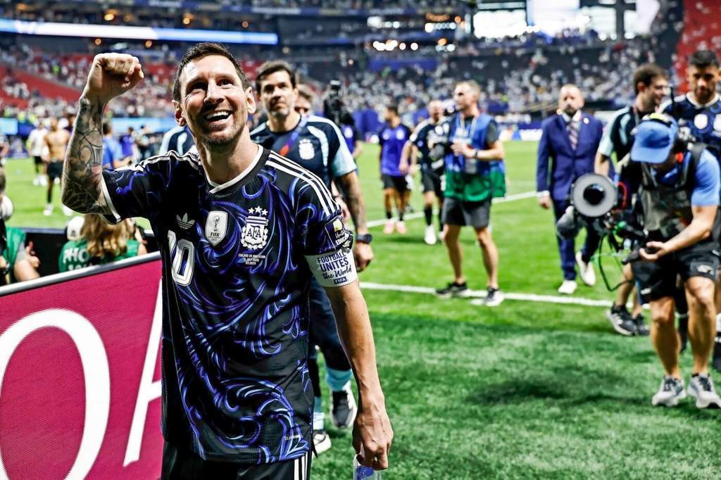 Lionel Messi saat memberikan keterangan usai laga semifinal Argentina vs Inggris