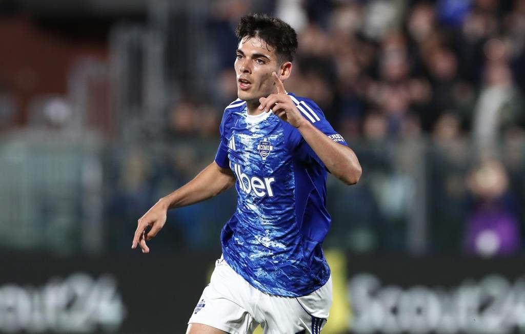 Alex Valle saat bertanding membela Como 1907 di kompetisi Serie A Italia