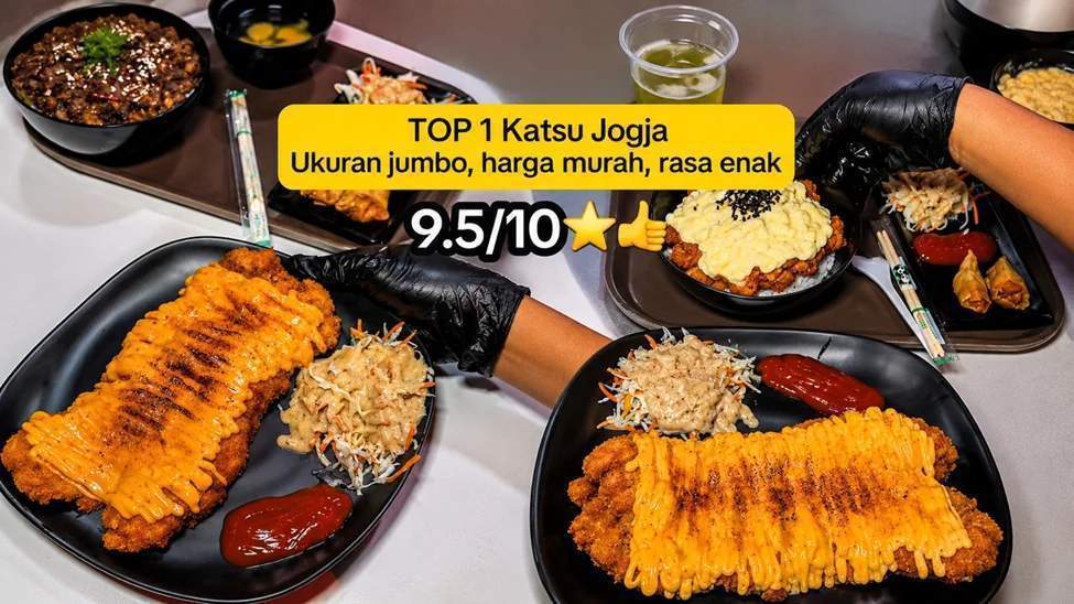 Sajian porsi jumbo Mega Katsu Mentai khas Yogyakarta dengan saus melimpah