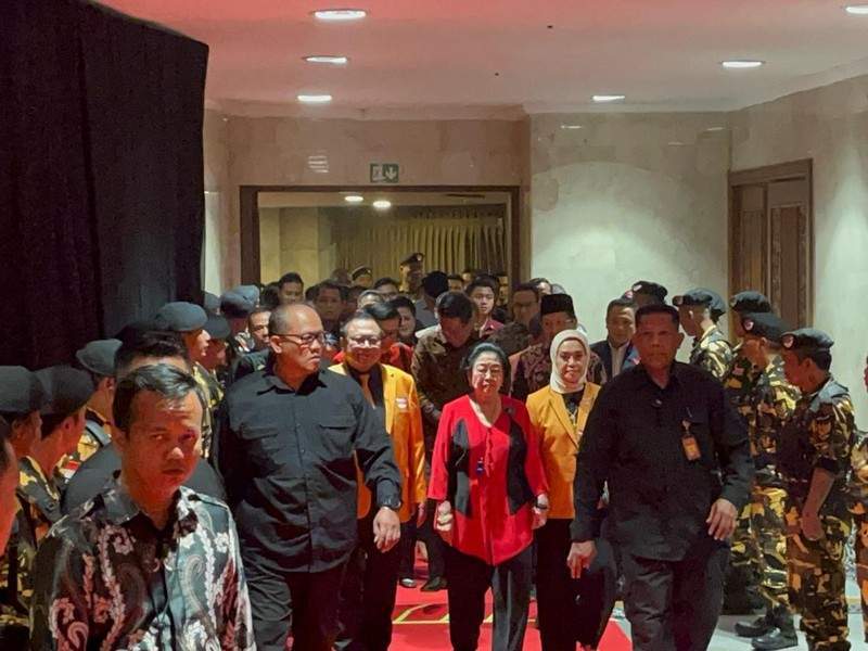 Megawati Soekarnoputri dan Anies Baswedan menghadiri pelantikan pengurus DPP Hanura 2024-2029