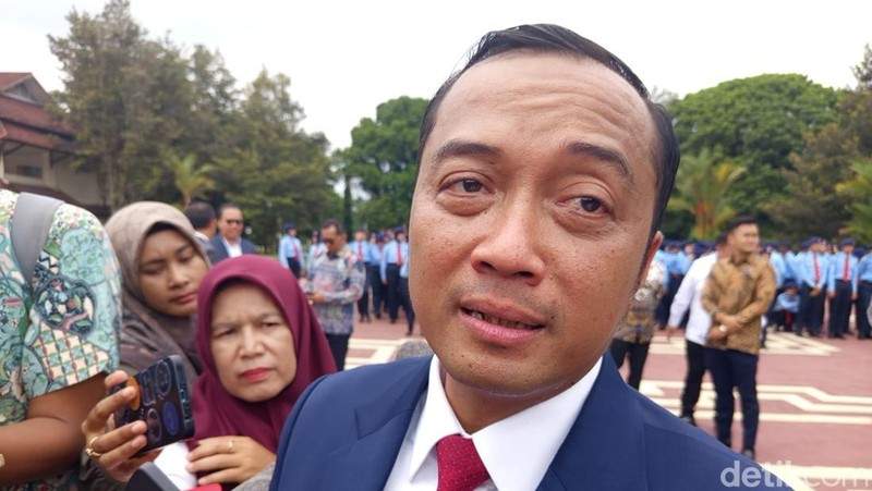 Mensesneg Prasetyo Hadi merespons kritik Anies Baswedan terkait absennya Presiden RI di forum PBB