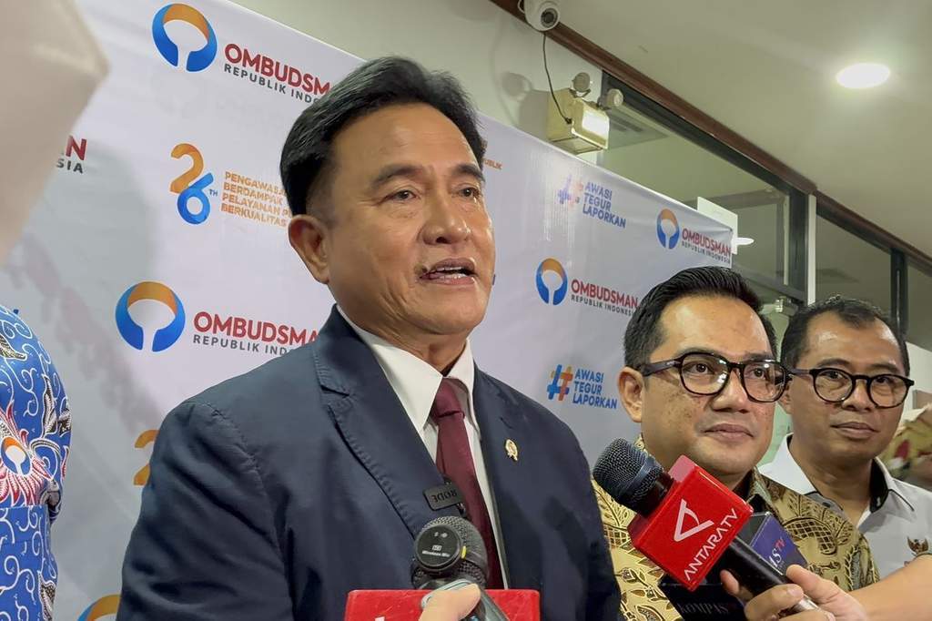Menteri Koordinator Kumham Imipas Yusril Ihza Mahendra saat memberikan pernyataan terkait maraknya aksi main hakim sendiri