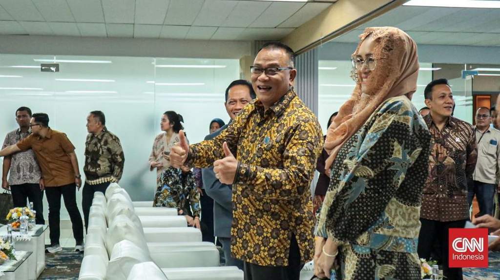Menteri Lingkungan Hidup Jumhur Hidayat menyampaikan paparan denda lingkungan perusahaan nakal