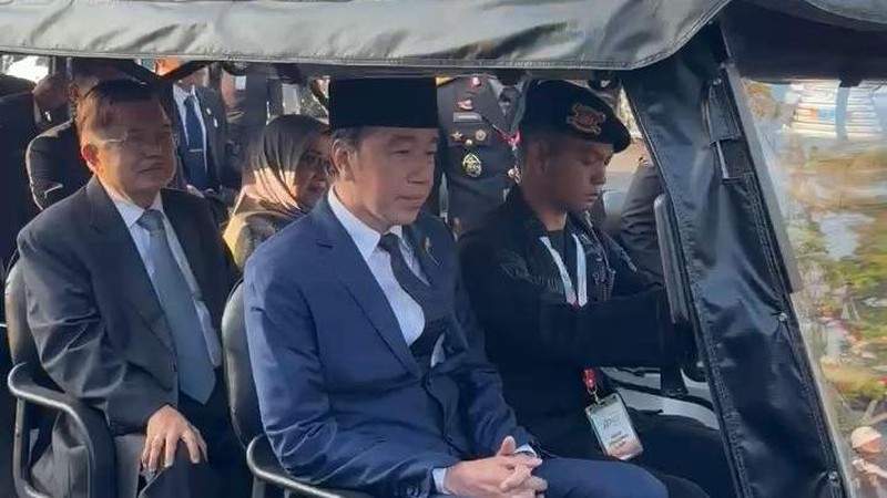 Joko Widodo dan Jusuf Kalla tampil akrab dalam acara Hari Bhayangkara