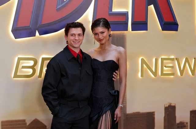 Tom Holland dan Zendaya dalam momen kebersamaan mereka