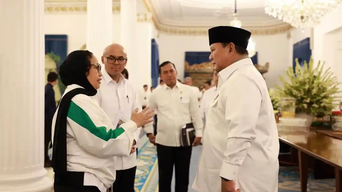 Mensesneg Prasetyo Hadi memberikan keterangan terkait pengunduran diri Kepala BGN Nanik S Deyang