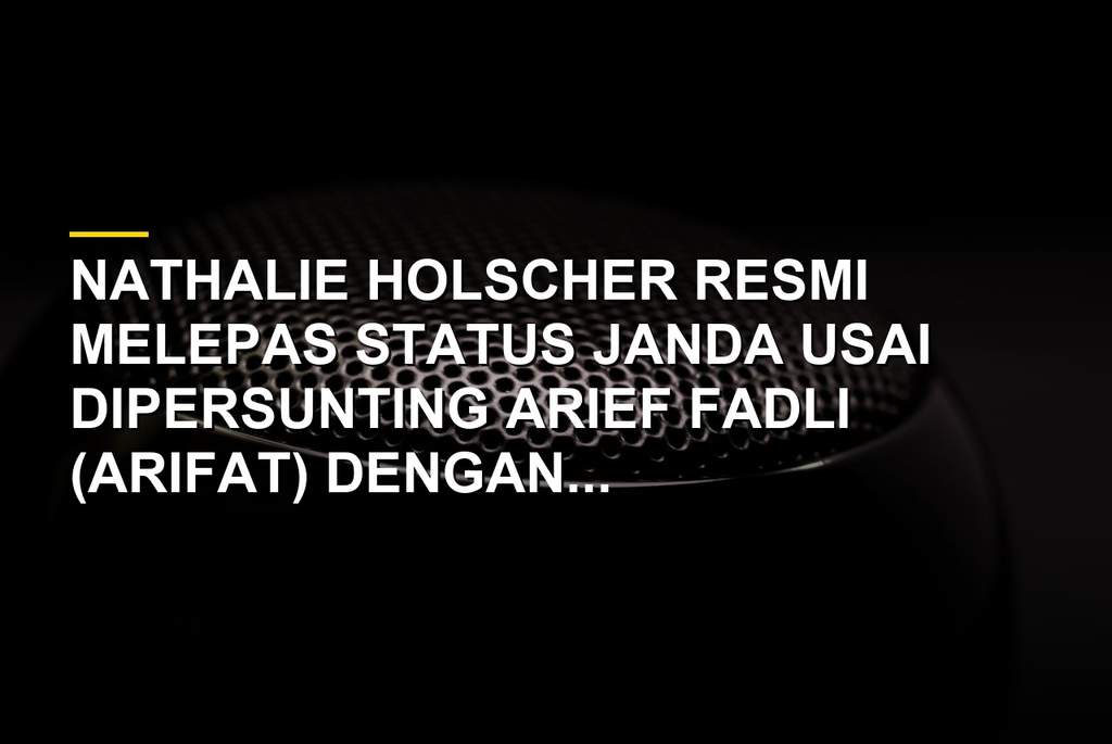 Nathalie Holscher dan Arifat mengenakan pakaian pengantin saat prosesi pernikahan di Kuningan
