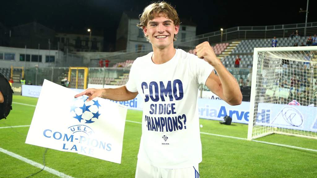 Nico Paz dan rekan setim rayakan lolos ke Liga Champions bersama Como di Giuseppe Sinigaglia