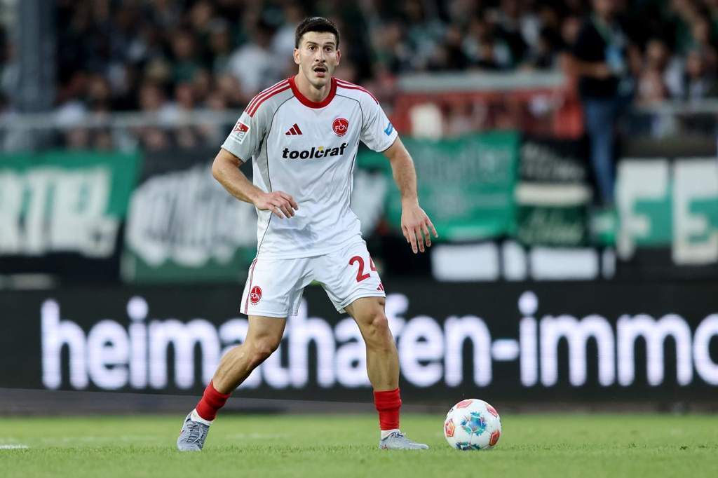 Pemain baru 1. FC Köln Luka Lochoshvili resmi diperkenalkan setelah transfer dari 1. FC Nürnberg