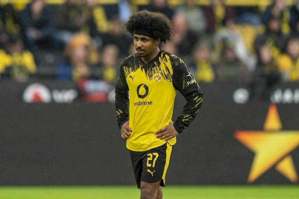 Karim Adeyemi resmi bergabung dengan FC Barcelona dari Borussia Dortmund