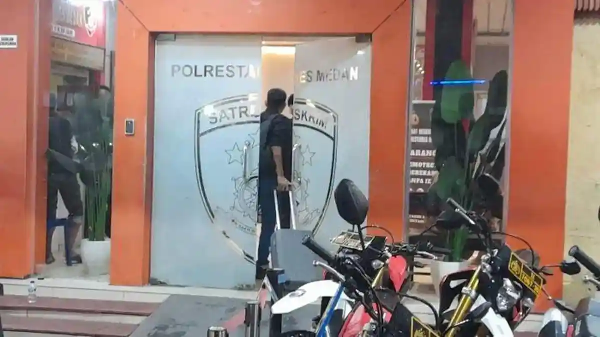Suasana Polrestabes Medan tempat pemeriksaan tiga orang yang terjaring OTT KPK di Sumatra Utara