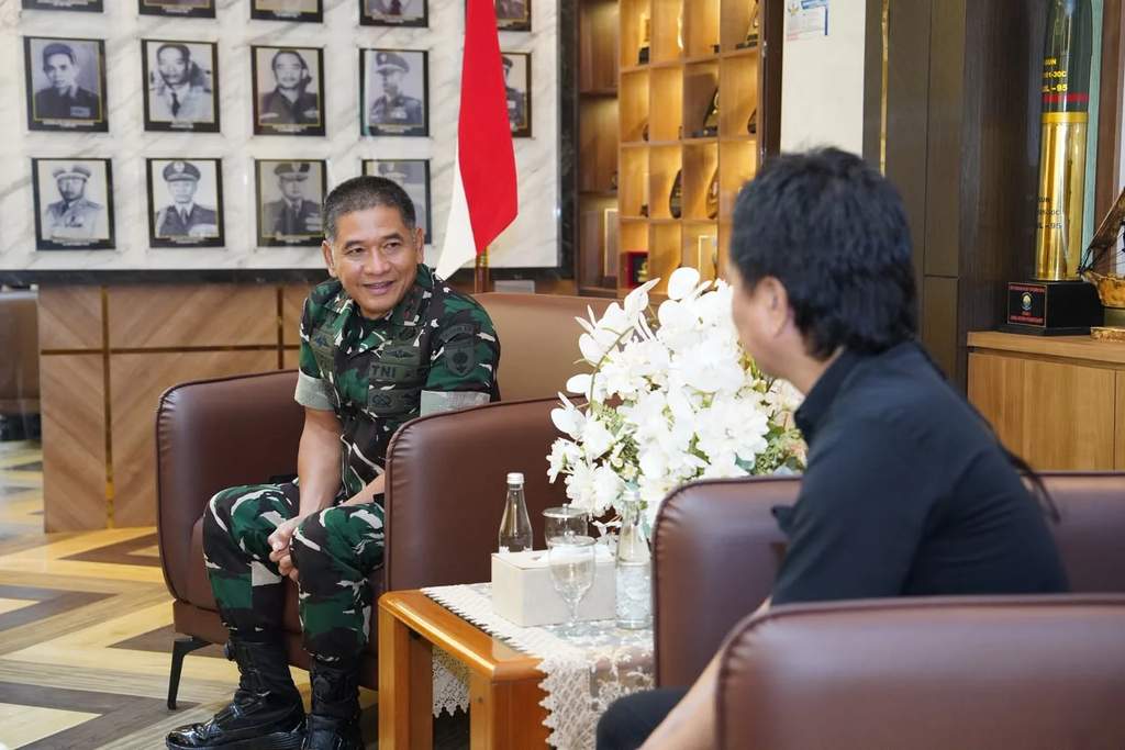 Pangdam XIV Hasanuddin Mayjen TNI Bangun Nawoko saat menerima kunjungan pengurus KPJ Makassar