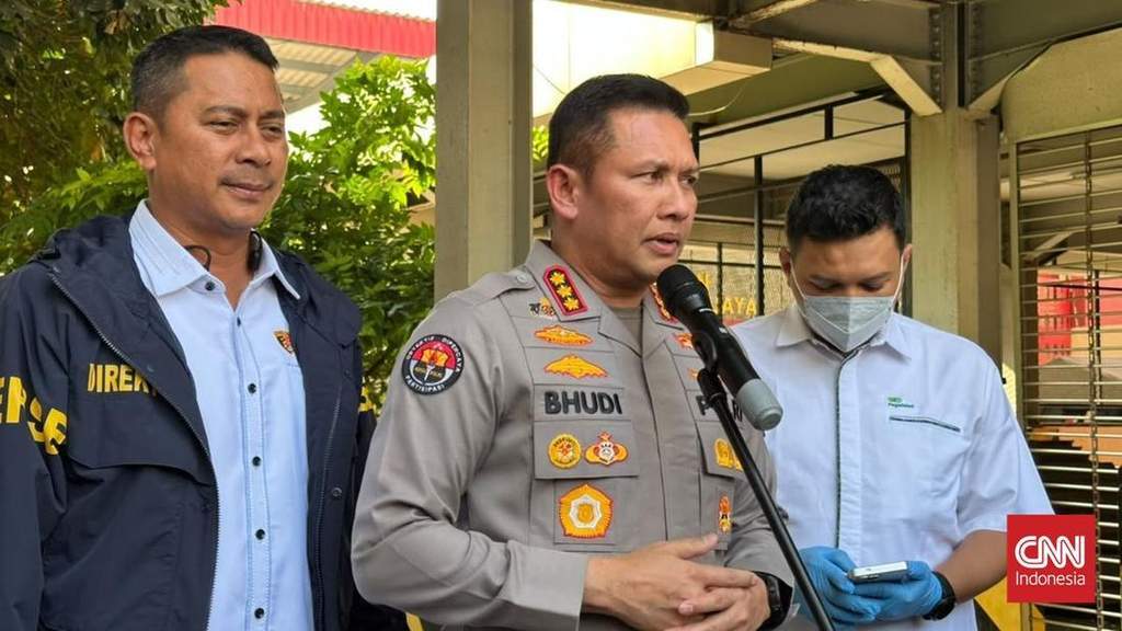 Pemeriksaan barang bukti emas batangan oleh Polri dan Pegadaian