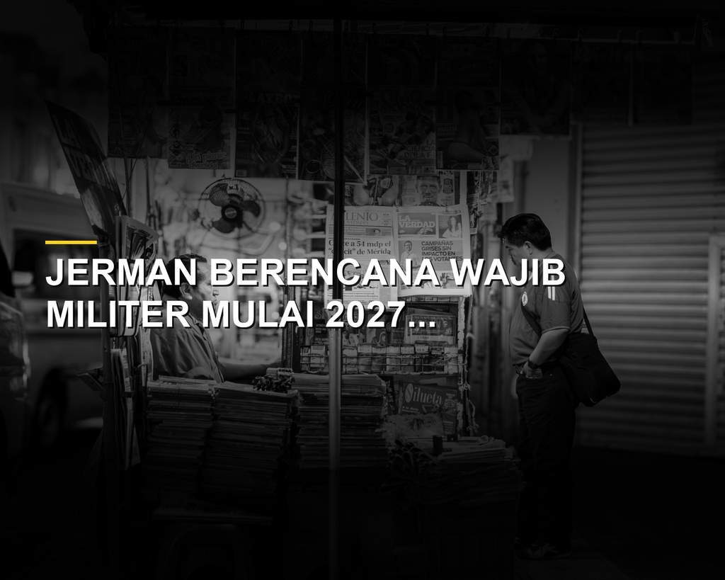Pemuda Jerman demo tolak wajib militer sementara tentara Bundeswehr berlatih di latar belakang